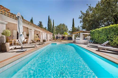 Villa145m2 et 2 autres Appartements 50m2, Appart 60m2, idéale grande famille, groupe amis,salle fitness, Jardin, proche Cannes, Grasse, Antibes, - Location, gîte - Montauroux