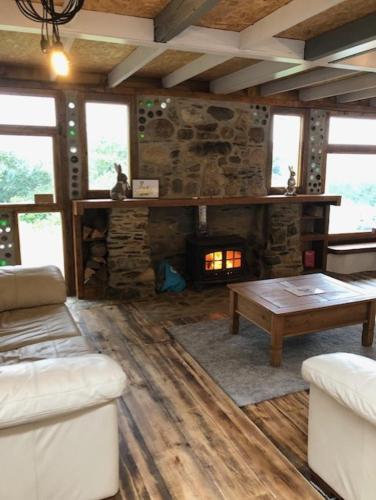 Rabbits 1or 2 bedroom hobbit style hillset earthen dartmoor eco home - Apartment - South Brent