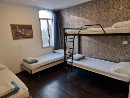 Haifa Hostel – Haifa, FL