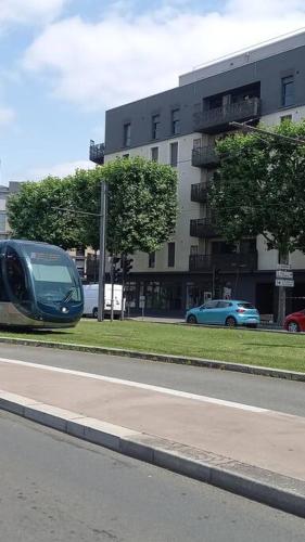 T2 cosy Bordeaux - tram & parking