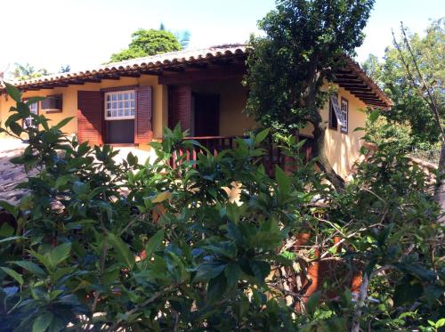 Casa em Condomínio em Búzios com Piscina, Campo Society, Parquinho e próximo à Rua das Pedras