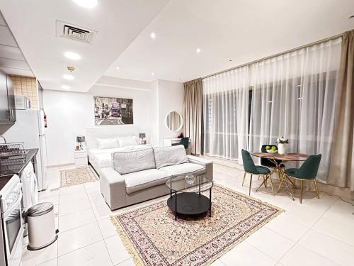 Lovely Newly Furnished Ocean View Studio in Royal Oceanic Tower, Dubaï (photo 10)