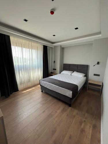 Grand Müdüroğlu Hotel (Grand Muduroglu Hotel) in ไอย์ดิน