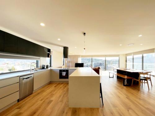 Konyha, Little Island Apartments in Kelet-Hobart