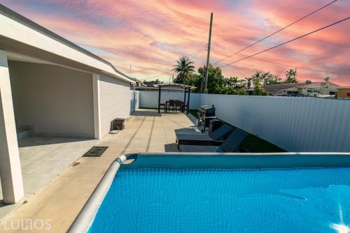 Modern 6 bedroom home with Pool and BBQ in Miami L34