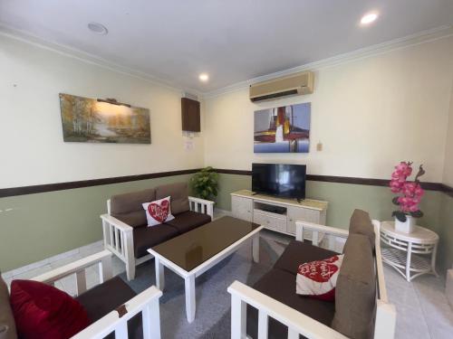Beatiful Afamosa Golf Resort Private villa with pool 3 rooms lot 1280 bumiputra only in Malacca