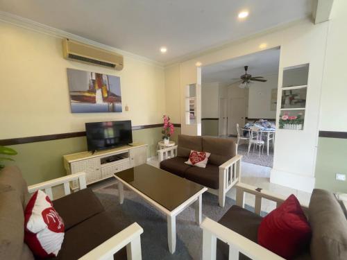 Beatiful Afamosa Golf Resort Private villa with pool 3 rooms lot 1280 bumiputra only in Malacca