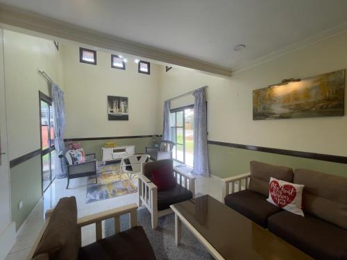 Beatiful Afamosa Golf Resort Private villa with pool 3 rooms lot 1280 bumiputra only in Malacca