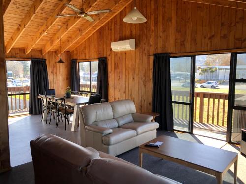 Apartment with Mountain View