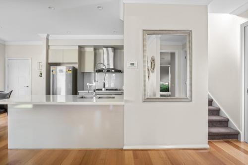 مطبخ, منزل 250 متر مربع من 4 غرفة و3 حمام خاص في Mitcham (4 BRM Brand New house near Box Hill) in Mitcham