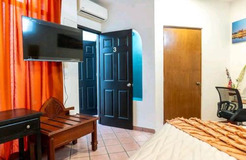 Room in Guest room - Suite 3 Vena Close to Cotsco, Puerto Vallarta