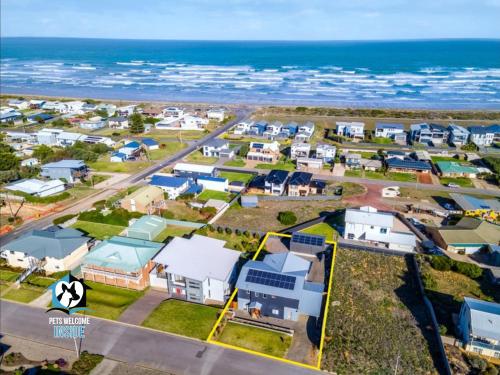 Ultimate in Middleton Coastal Style with Views Sleeps 10