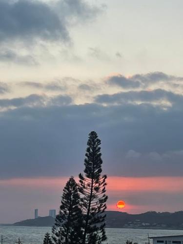 SUNRISE Apart