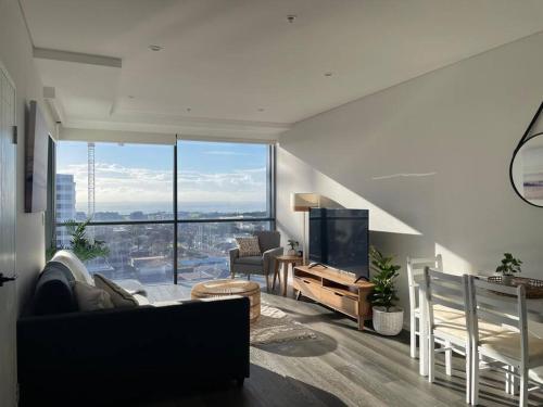 Designer 1 BR Apt in Wollongong with Ocean Views