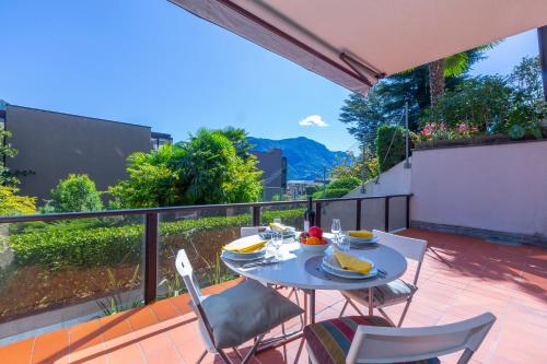 Apartment with Mountain View