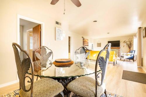 5 Beds, 2 Full Baths, w/Gazebo, w/Fenced Backyard in Cidade Yuba (CA)
