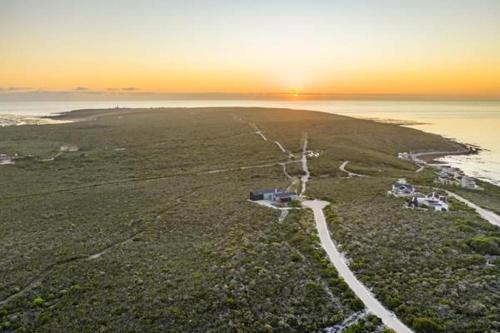 Cast Away at Romansbaai - Salted Fynbos Staying