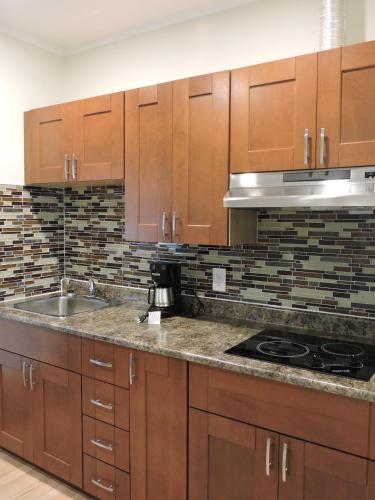 Almo Court Motel in เครนบรูก (BC)