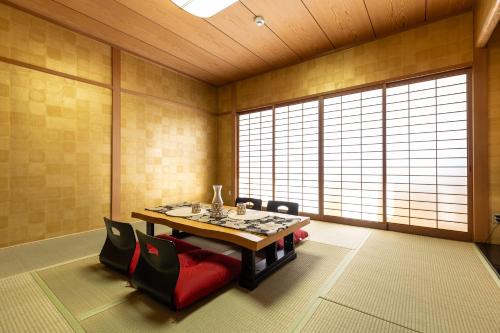 Premier Stay NAMBA なんば駅徒歩3分 3 mins walk from Namba Station 7rooms Billiards table 2baths 4toilets Osaka