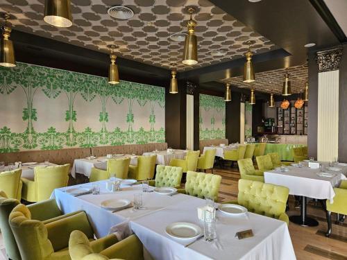 ห้องอาหาร, โรงแรมเธียโตรบูติก (Teatro Boutique Hotel) in นิซามิ