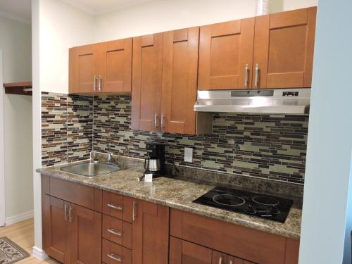 Almo Court Motel in เครนบรูก (BC)