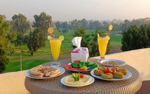 Ympäristö, Crystal pyramid inn in Giza