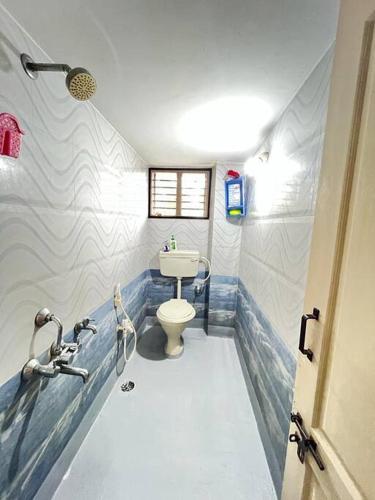 One-Bedroom Apartment image 2
