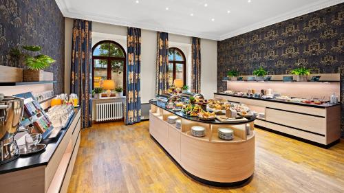 Food and beverages, Hotel Bayerischer Hof Dresden in Dresden