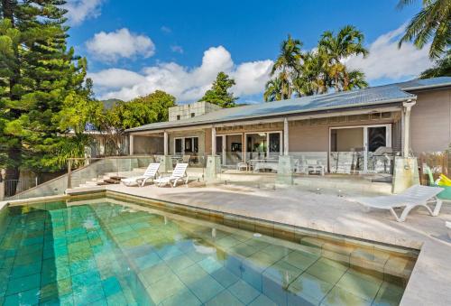 Oceans Edge Beach House At Oak Beach - Tap to explore photos