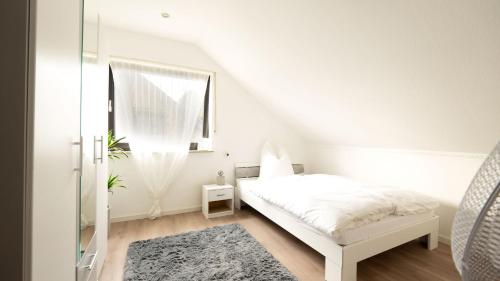 3,5-Zimmer inkl Arbeitsplatz, WLAN & free Netflix, Amazon-Free Parken vollausgestattete Wohnung, 24h Check In