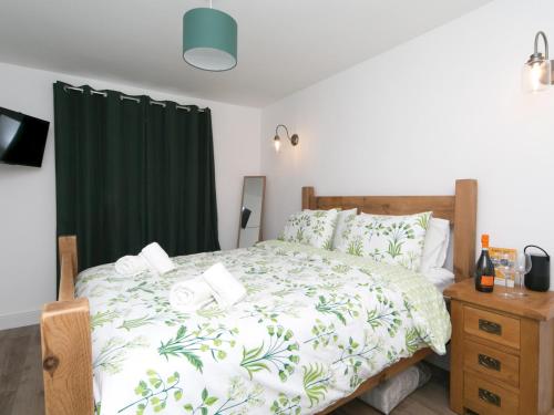 Pass the Keys River View Snowdonia Town Apartment
