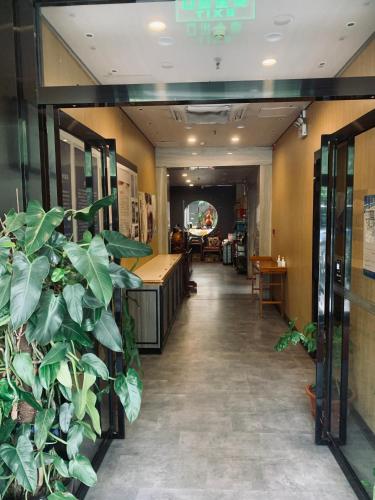 ردهة, East Sacred Hotel ᴸᴱO --Accpet the World---2 mins walk to Subway丨Ticket service Route design-Authent in بحيرات باك (هو هاي)