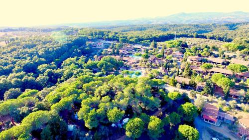 Viesnīcas āriene, ISA-Residence with swimming pool in Guardistallo surrounded by greenery in Guardistallo