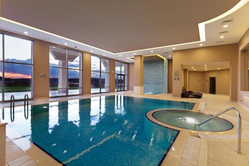 สระว่ายน้ำ, ฮิลตันการ์เด้นอินน์มาร์ดิน (Hilton Garden Inn Mardin) in มาร์ดิน