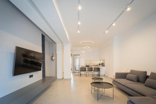 LIV - Luminous & Spacious in Pagrati, Ateny