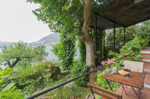 Simons Apartment with Amazing View by Rent All Como - Blevio