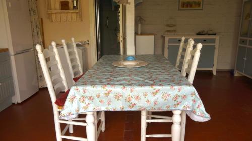 virtuve, Petite maison au calme à Anost (Petite maison au calme a Anost) in Anost