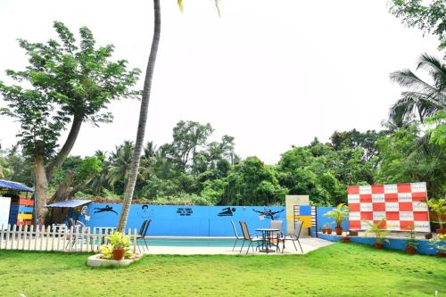 A szálláshely kívülről, Hotel West End in Karwar