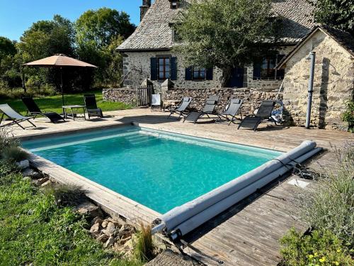 泳池, Maison typique Auvergnate, piscine et four à pain (Maison typique Auvergnate, piscine et four a pain) in 拉吉奧爾