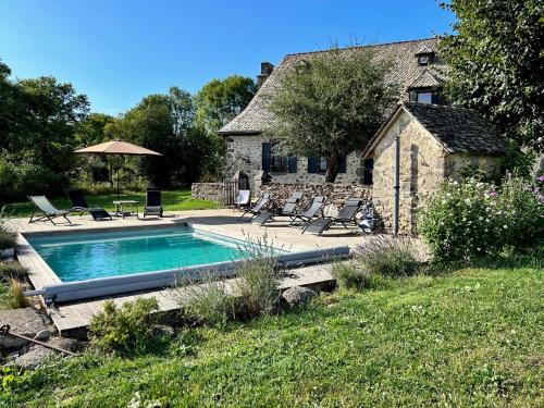 泳池, Maison typique Auvergnate, piscine et four à pain (Maison typique Auvergnate, piscine et four a pain) in 拉吉奧爾