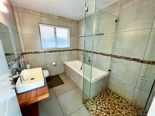 5 Kenwyn on Sea - Beachfront Family Unit, Ballito (Foto 3)