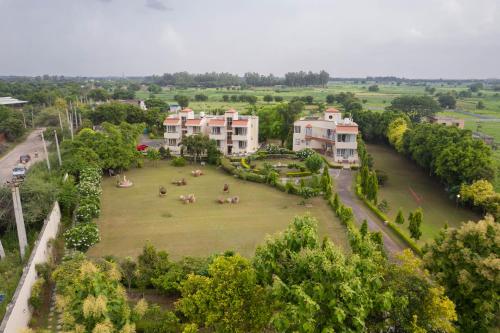 Puravida -14 BHK farmhouse, near Westin Sohna New Delhi and NCR