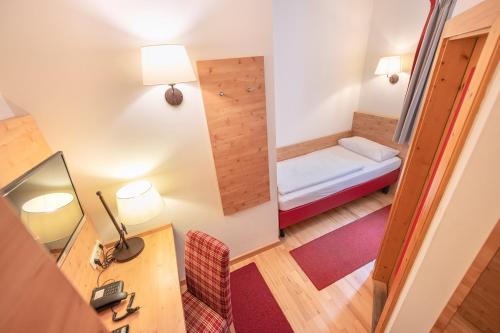 Standard Single Room image 8