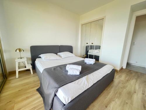 Les yeux dans le bleu, Cannes Vue mer