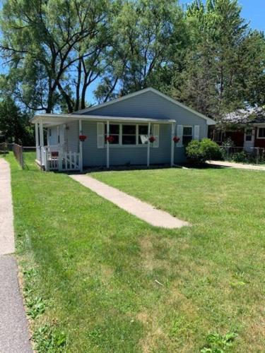 Quiet home three bedroom home in peaceful neighborhood - Saginaw