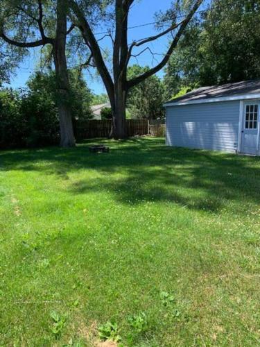 Quiet home three bedroom home in peaceful neighborhood in Saginaw, USA