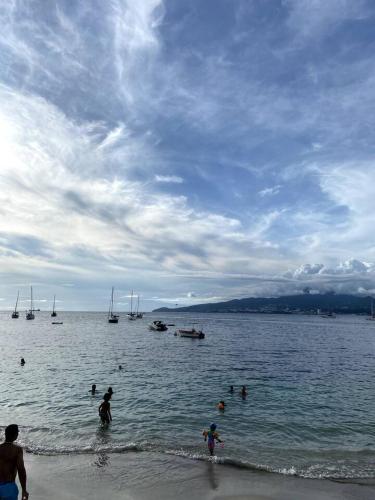 Apt T1,bien situé Anse Mitan Trois Ilets (Apt T1,bien situe Anse Mitan Trois Ilets) in เลส์ ทรัว อิลเลทส์