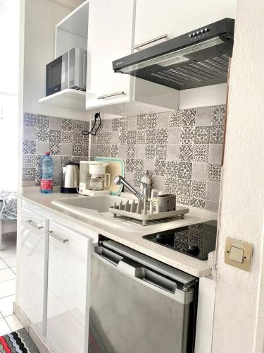 Apt T1,bien situé Anse Mitan Trois Ilets (Apt T1,bien situe Anse Mitan Trois Ilets) in เลส์ ทรัว อิลเลทส์