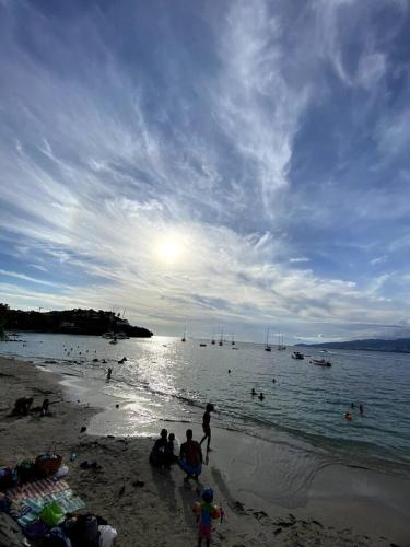 Apt T1,bien situé Anse Mitan Trois Ilets (Apt T1,bien situe Anse Mitan Trois Ilets) in เลส์ ทรัว อิลเลทส์