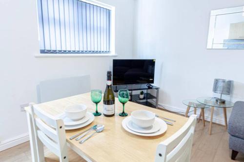 Cosy & Fully Equipped Cottage in Swinton, Manchester (photo 7)